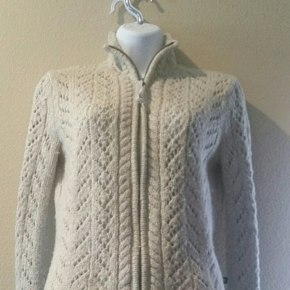 Ambercrom & Fitch sweater with zipper